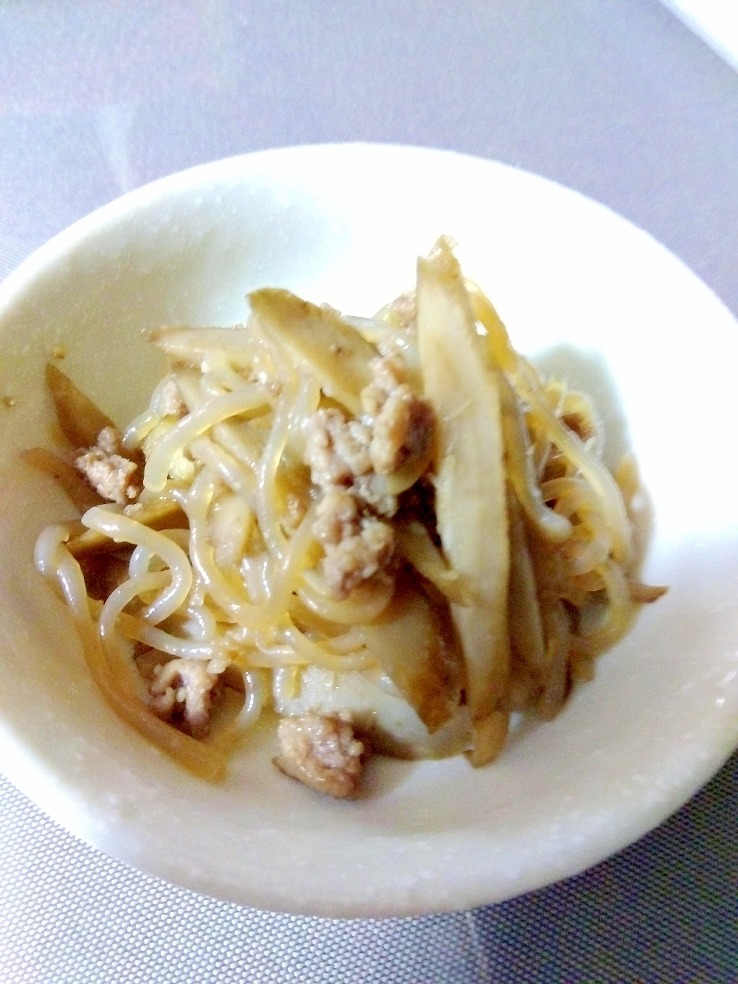 ごぼうと白滝のそぼろ炒め＋＋