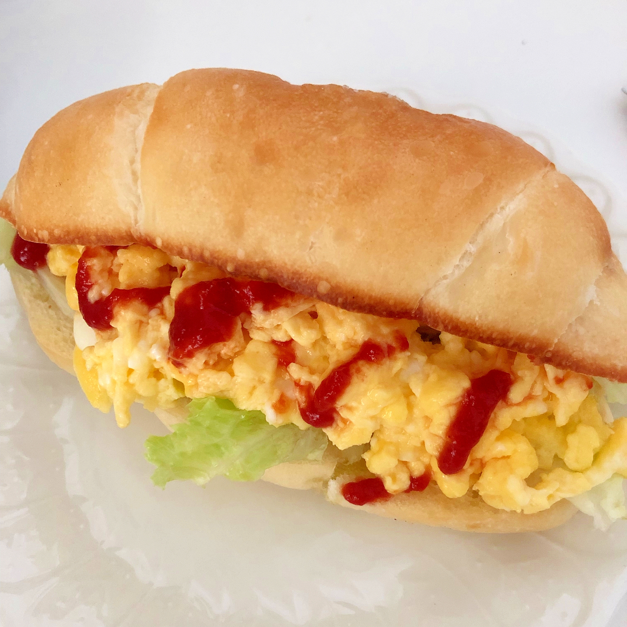 スクランブルエッグの塩パンサンドイッチ