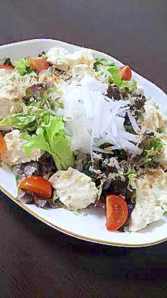豆腐とかつお節の和風大根レタスサラダ。