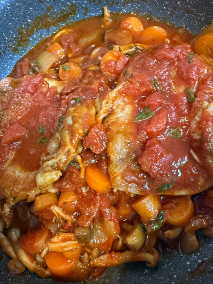 お肉がほろほろ♪チキンのトマト煮込み