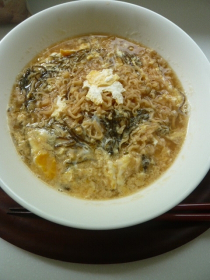 今日はチキンラーメン！レシピがあったのでチャレンジしてみました。おそるおそるだったのですが、サンラータン風？おいしかったです＾＾♪