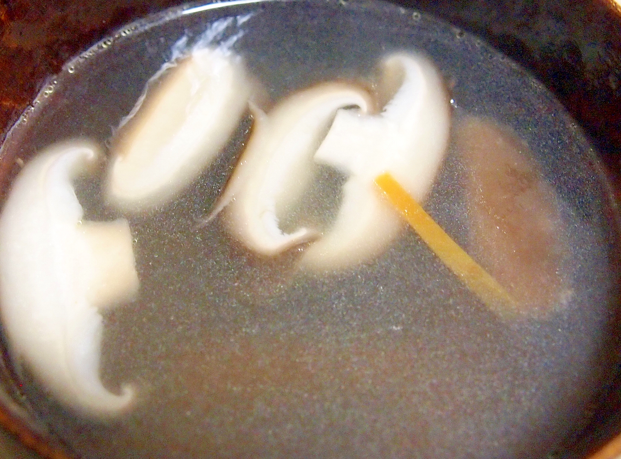 しいたけときくらげとにんじんの中華スープ