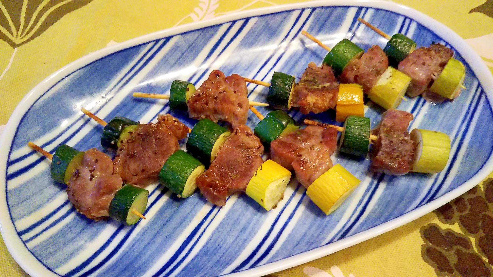 豚肩ロースとｽﾞｯｷｰﾆの串焼き