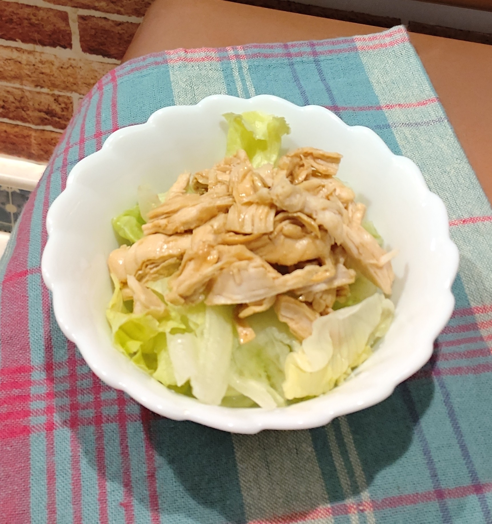 辛子しょうゆチキンとレタスのサラダ