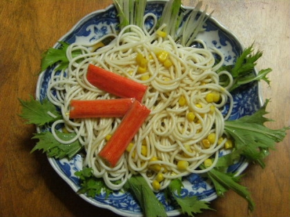 色は肉迫してるｗ水菜、手で切れるｗカニカマ、切らなくてよし♪冷凍コーン、うどんと茹でられる♪海苔切るスタミナは無かった❤・・❤リベンジにポチだｗ美味しかったヨ！