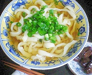 かけうどんｏｒきつねうどん♪麺も汁も自家製！