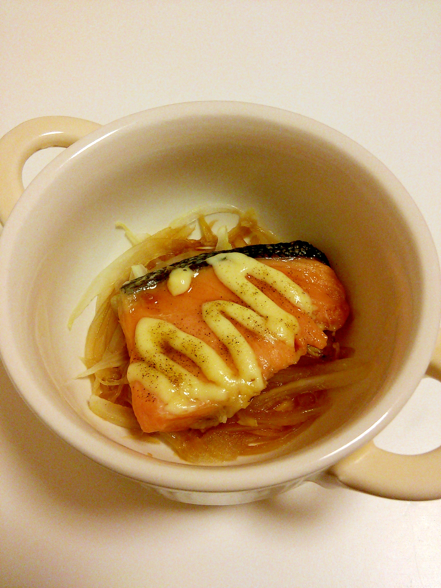 レンジで簡単★鮭と玉ねぎのマヨネーズ焼き風味