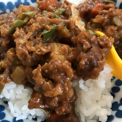 子どもも喜ぶ野菜たっぷりドライカレー