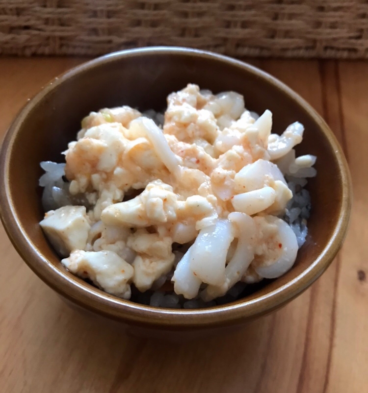 イカと豆腐のピリ辛炒め丼