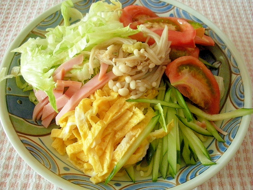 夏野菜たっぷり！冷やしラーメン