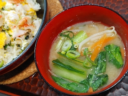人参もやし小松菜の味噌汁