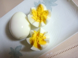 不二子さんブログで知りました。お水少なめゆで時間も短くてゆで卵が出来るのには驚きました。省エネで嬉しいです♪簡単に綺麗に出来ました。ありがとうございます♪