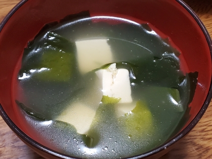 簡単！豆腐とワカメのスープ