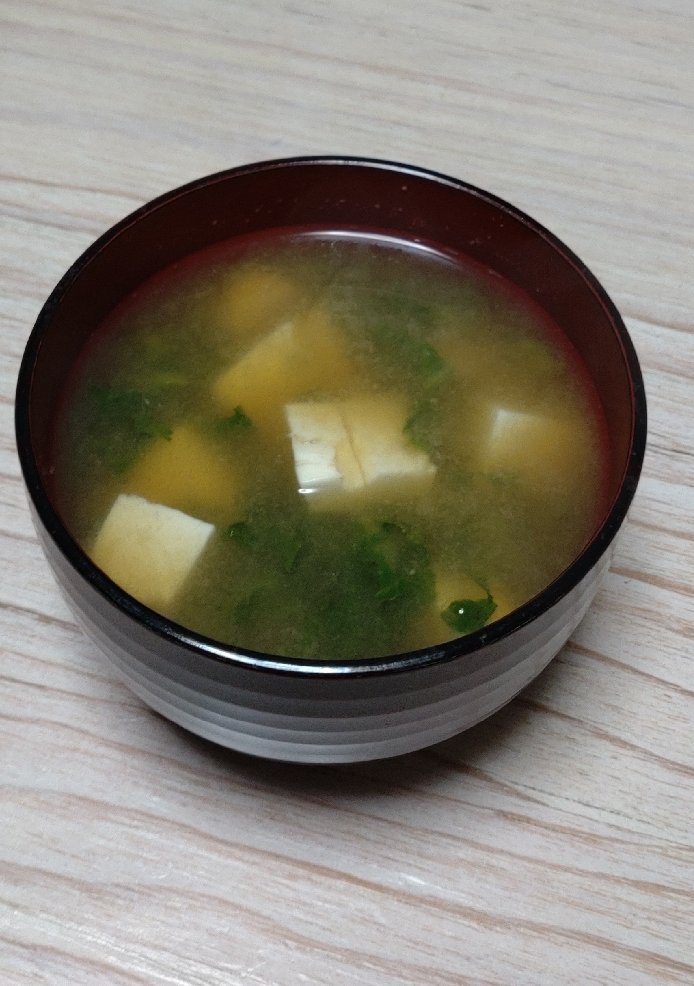 間引き菜と豆腐のお味噌汁