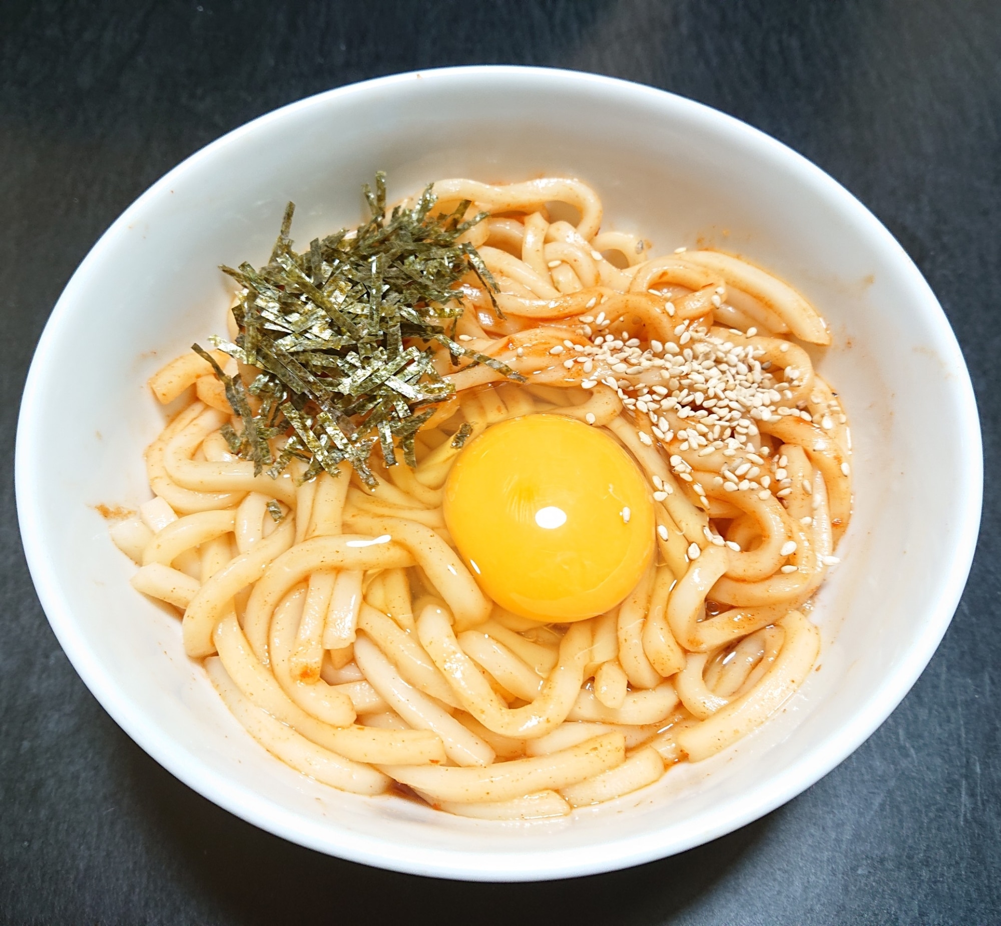 うどんページ 夏の怪異。セブンにデカすぎる「冷しうどん」1046kcal - 週刊アスキー