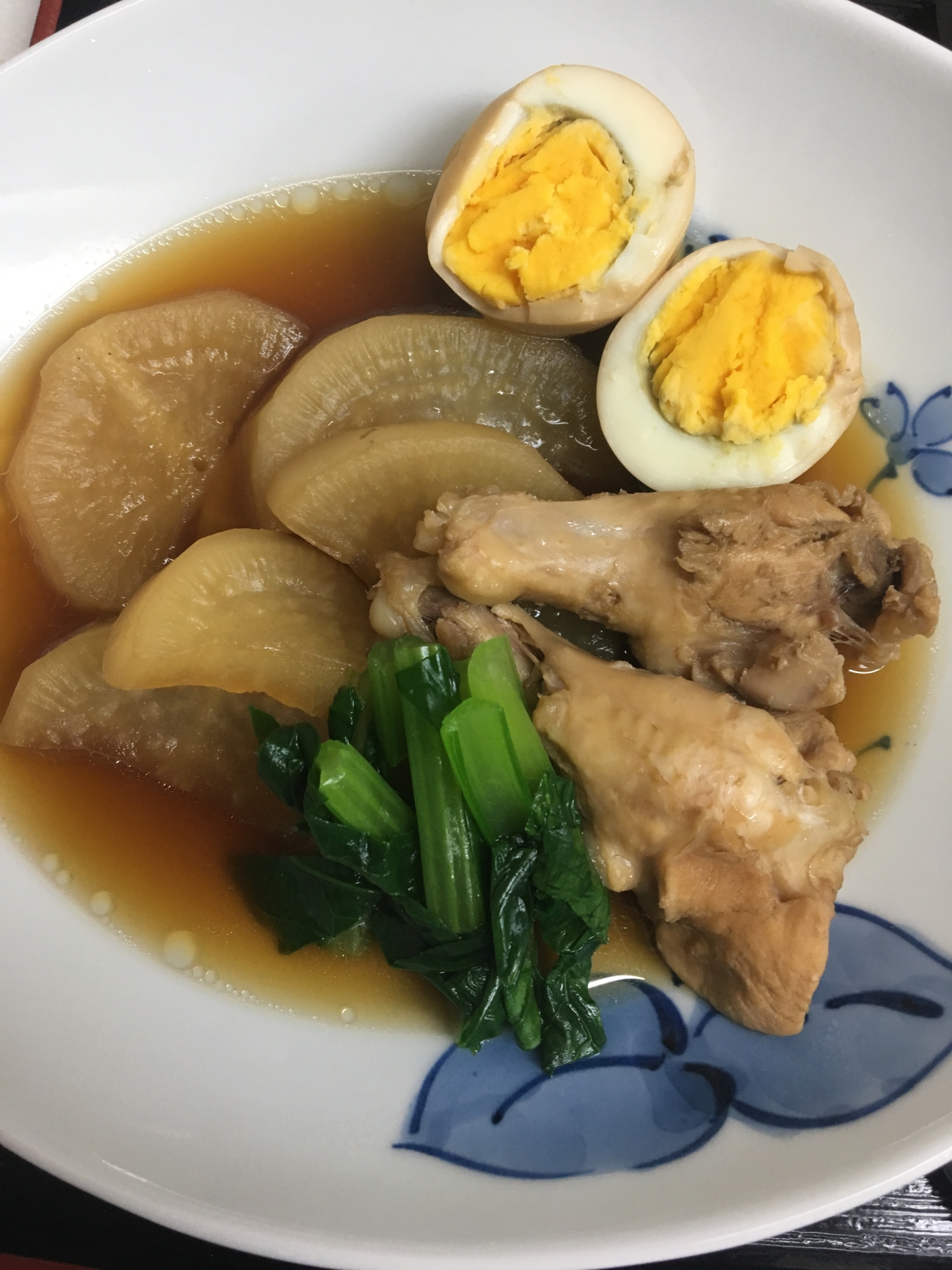 小松菜で彩り✨手羽元と大根と卵の煮物(^ ^)