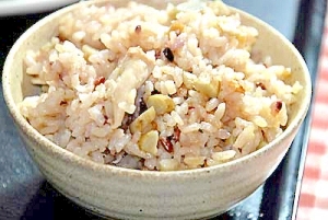 ☆ヘルシーで簡単!体も温まるごぼうの炊き込みご飯☆