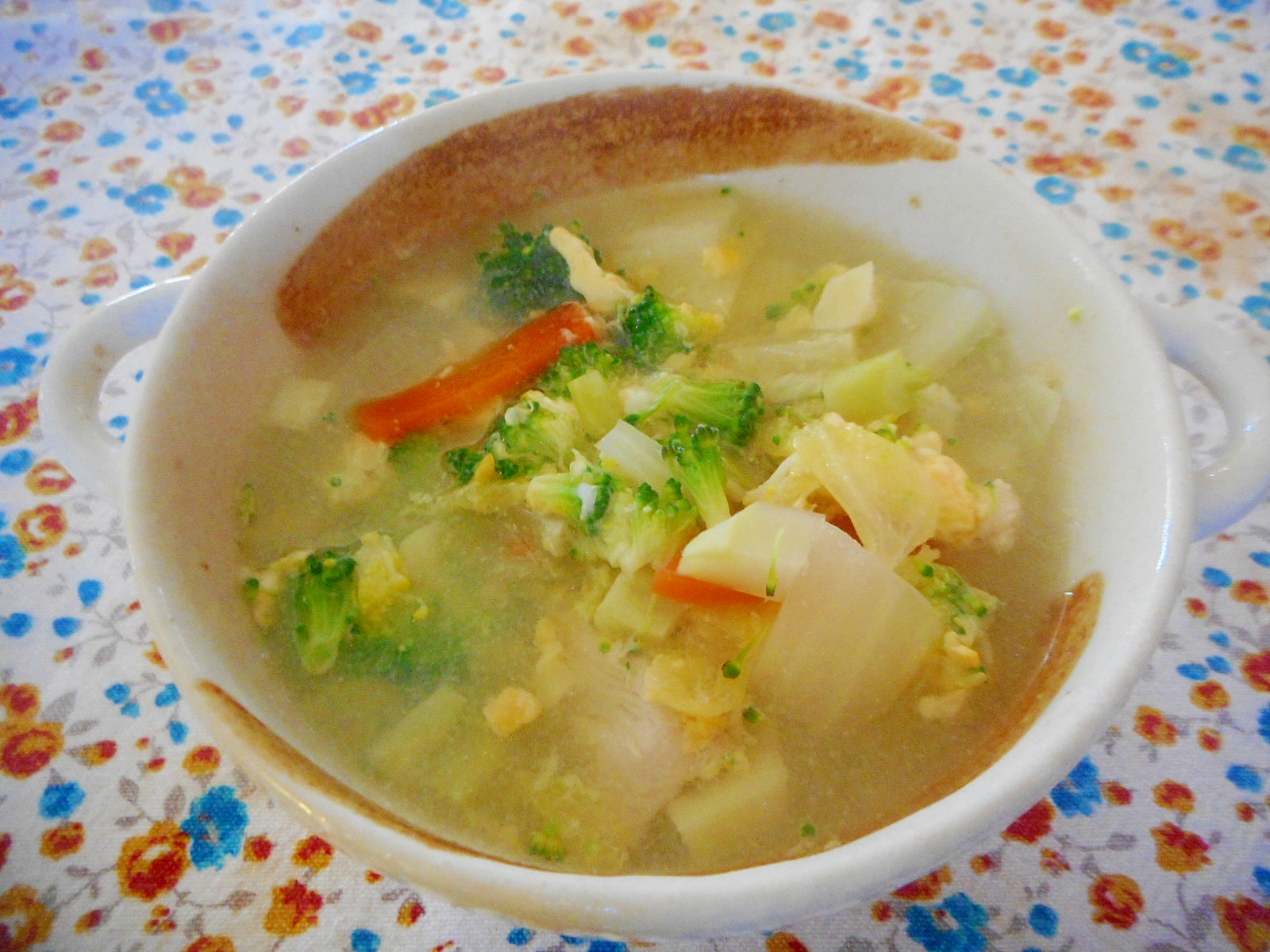 白菜とブロッコリーの卵スープ