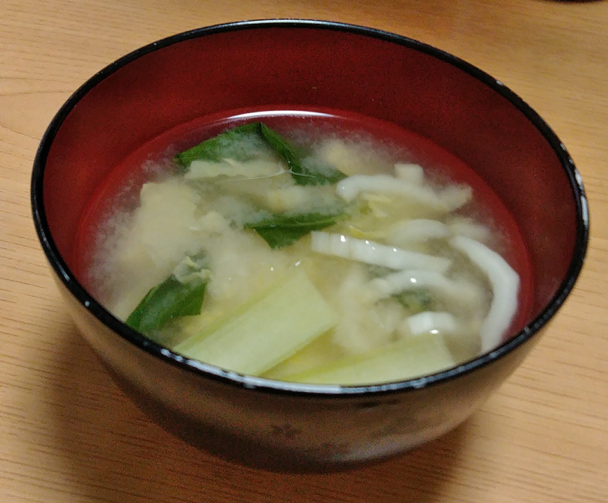 小松菜と白菜と豆腐の味噌汁
