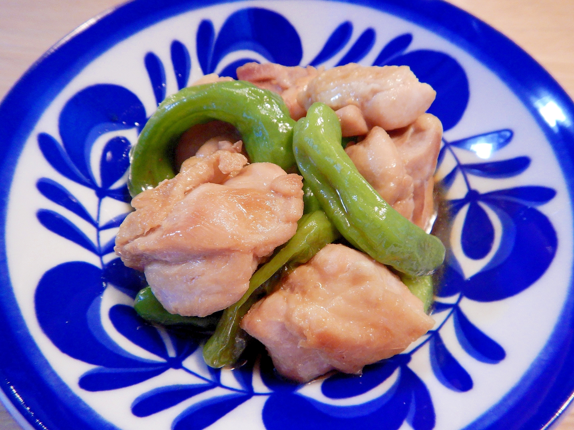 鶏もも肉とししとうの炒め物