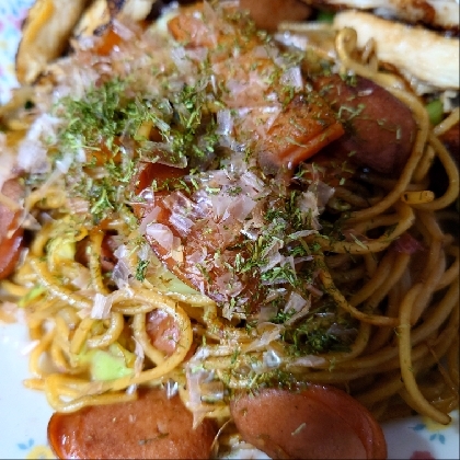 鶏肉とウインナーとアスパラガスの焼きそば^_^
