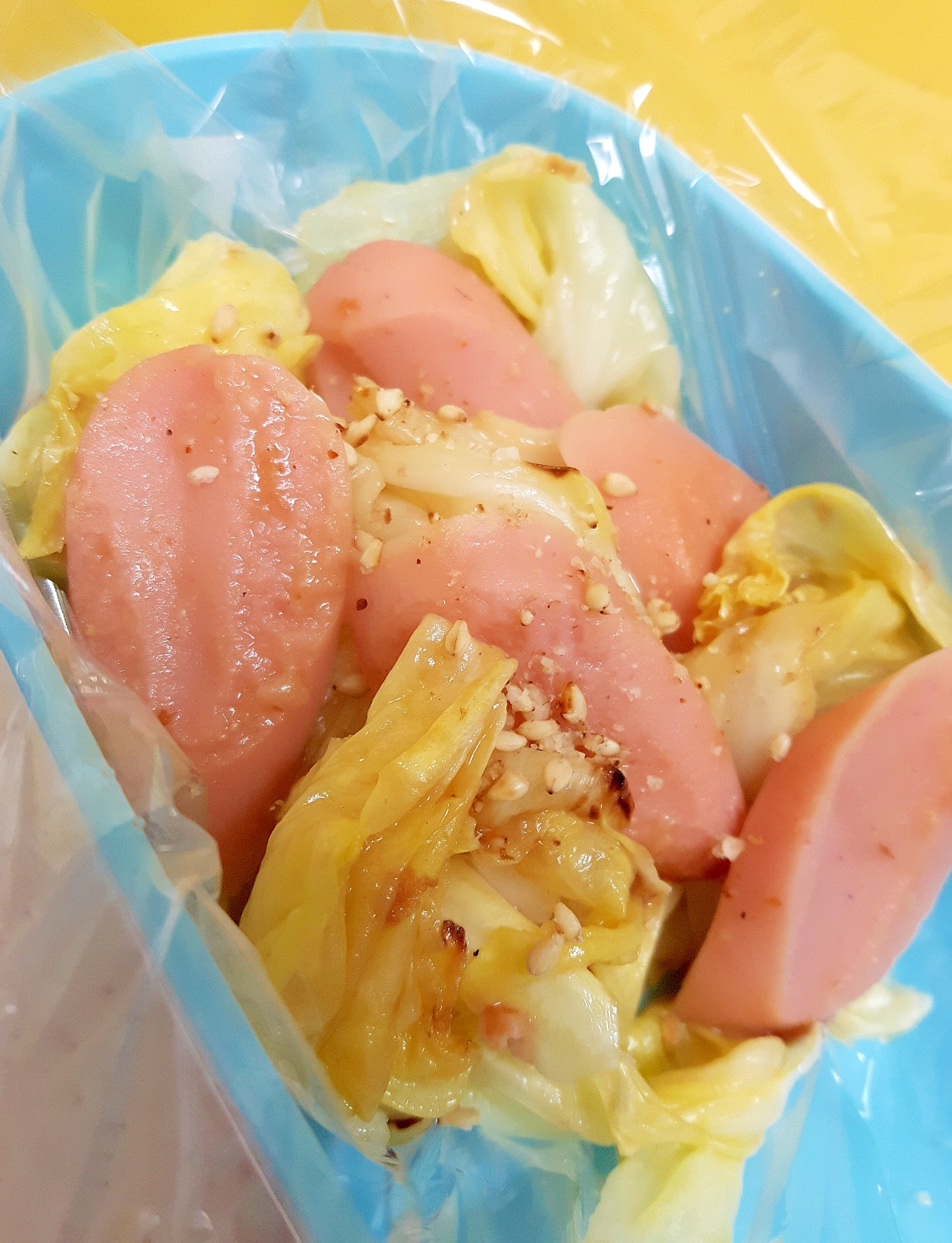 お弁当に！キャベツと魚肉ソーセージの味噌炒め♪