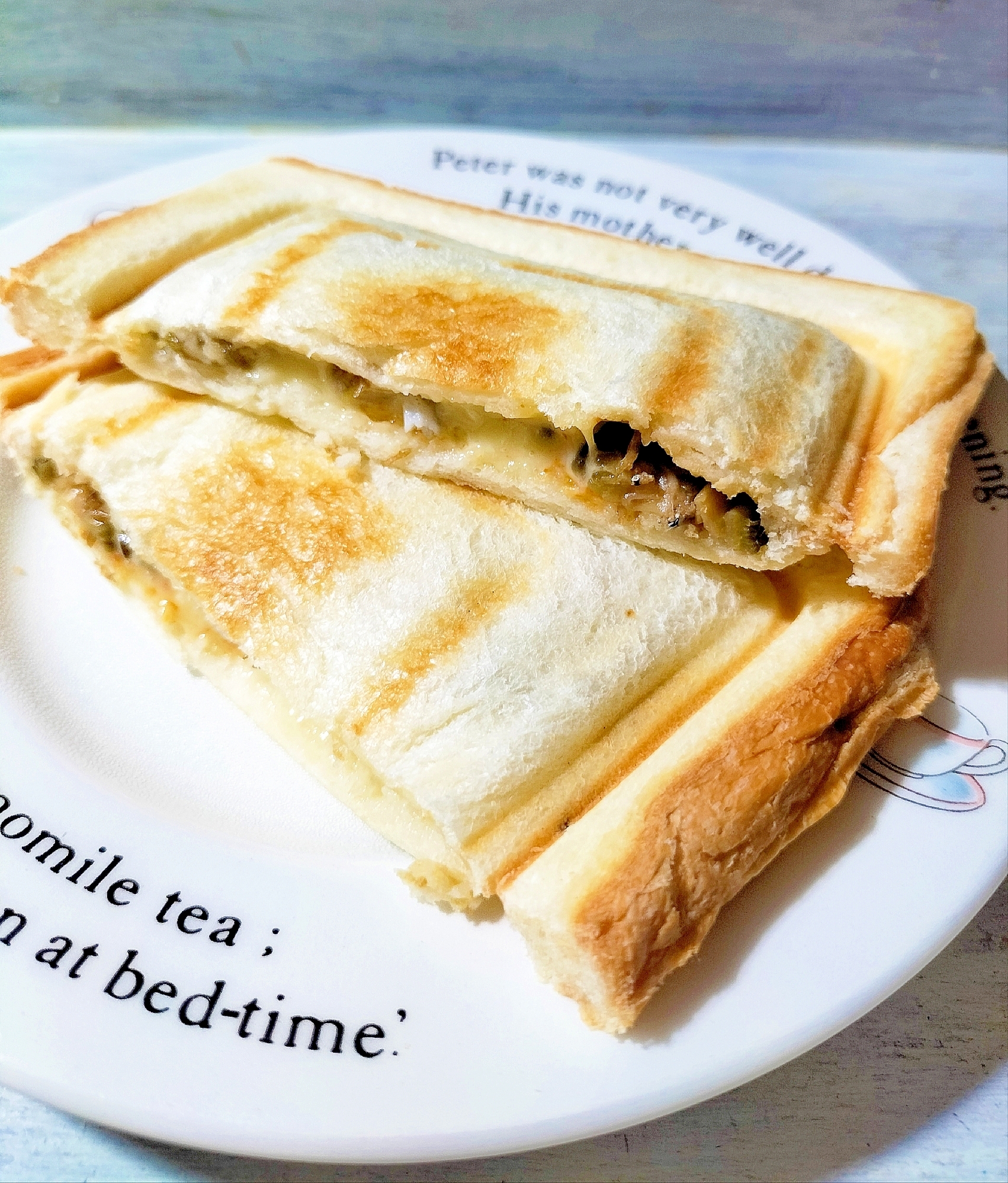 ゴーヤの佃煮としらすのホットサンド