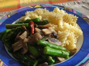 アスパラとマッシュルームのガーリック炒め