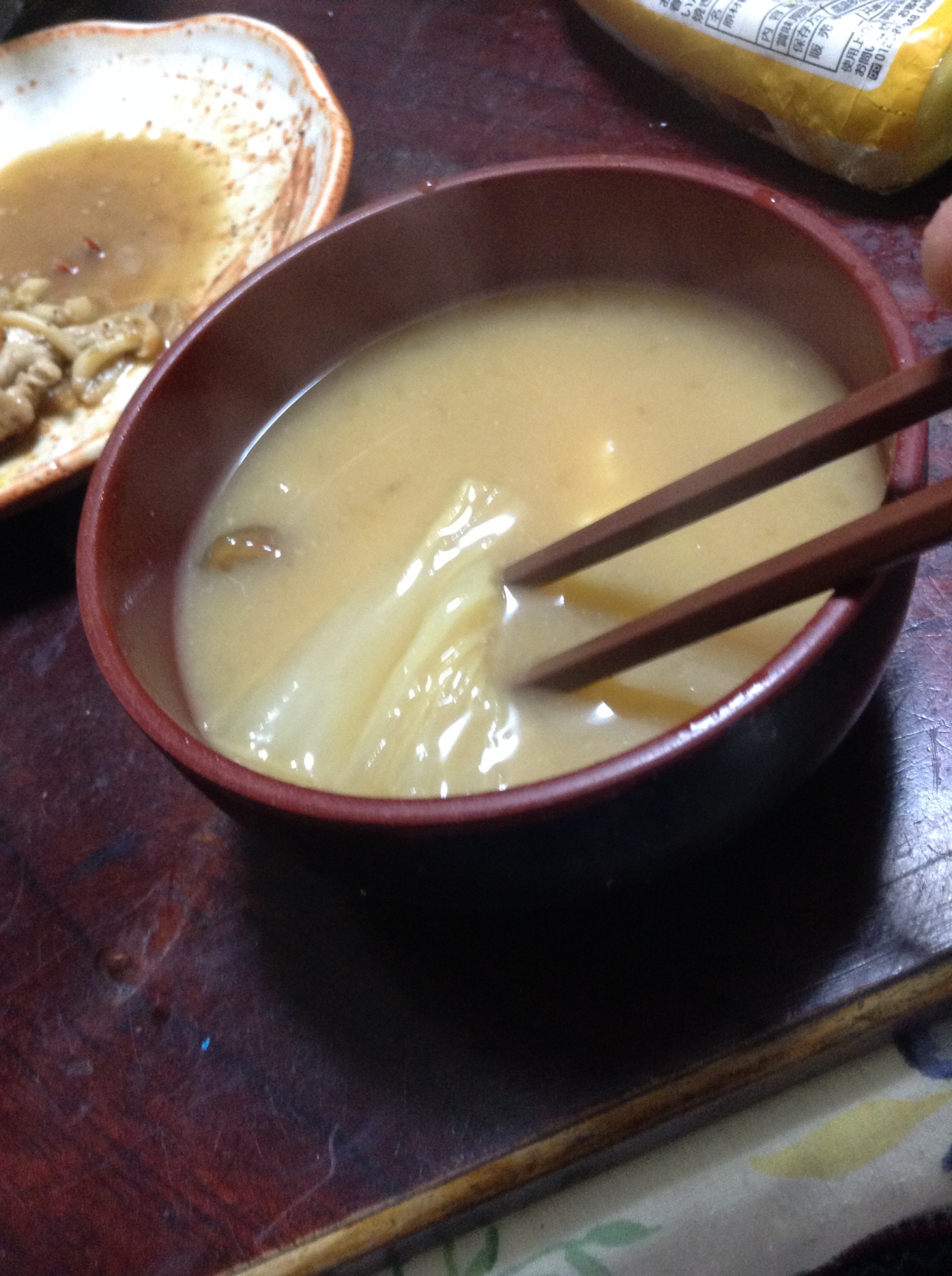 白菜となめこと菊芋の味噌汁
