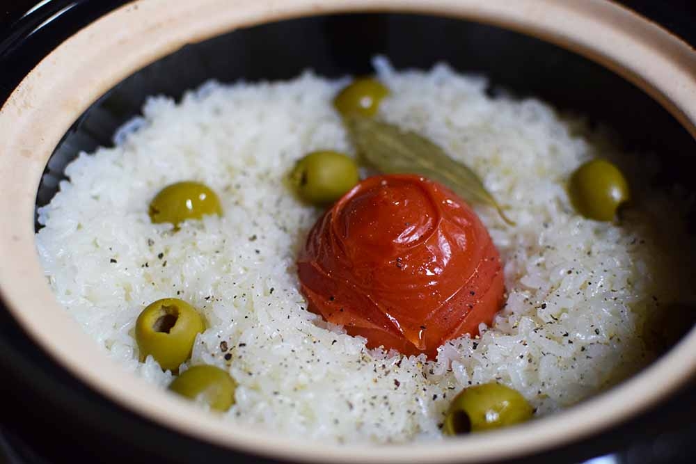 かまどさんでウマ飯!丸ごとトマトとオリーブのご飯