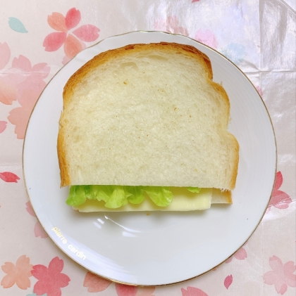 mimiちゃん♫朝ごはんに作りました‎♪ْ˖⋆幸せサンドイッチですね✧˖°良い週末を過ごしてくださいね✧˖°