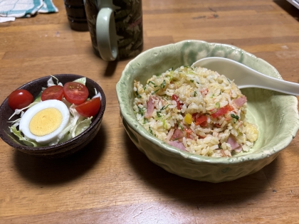 ごぼう、ねぎ、トマト、卵と豚肉の焼き飯