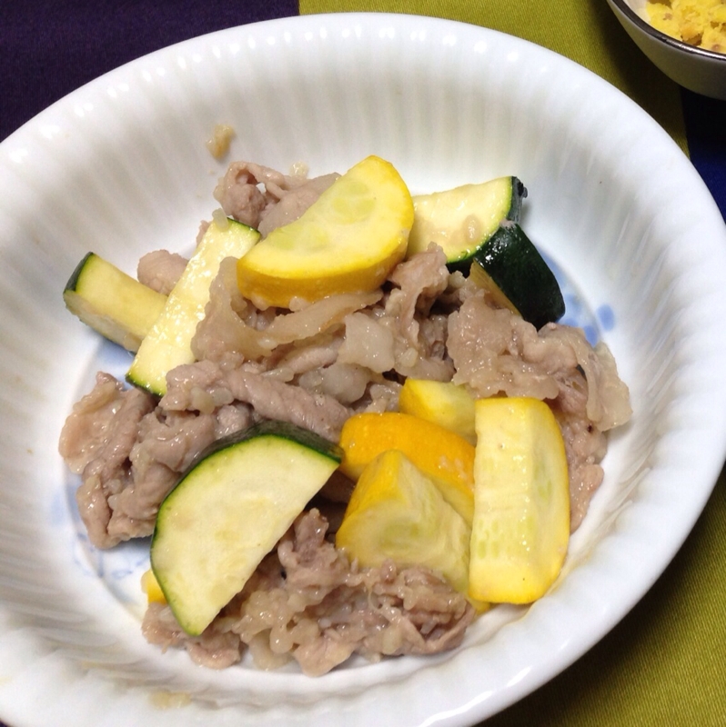 ズッキーニと豚肉の塩麹炒め