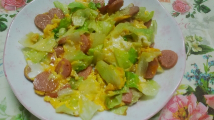 レタスとウインナーの卵とじ