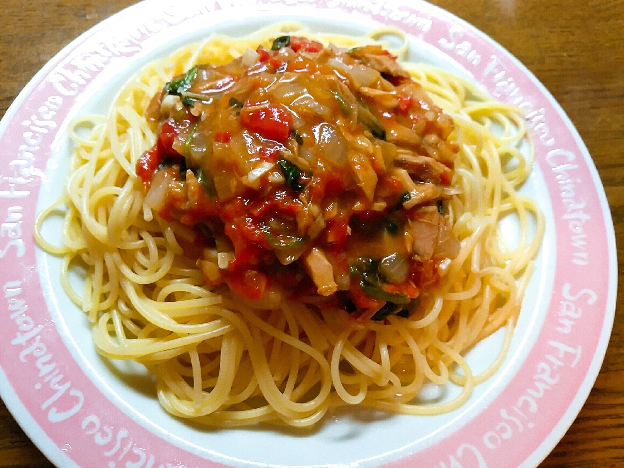 生トマトとツナとほうれん草のパスタ