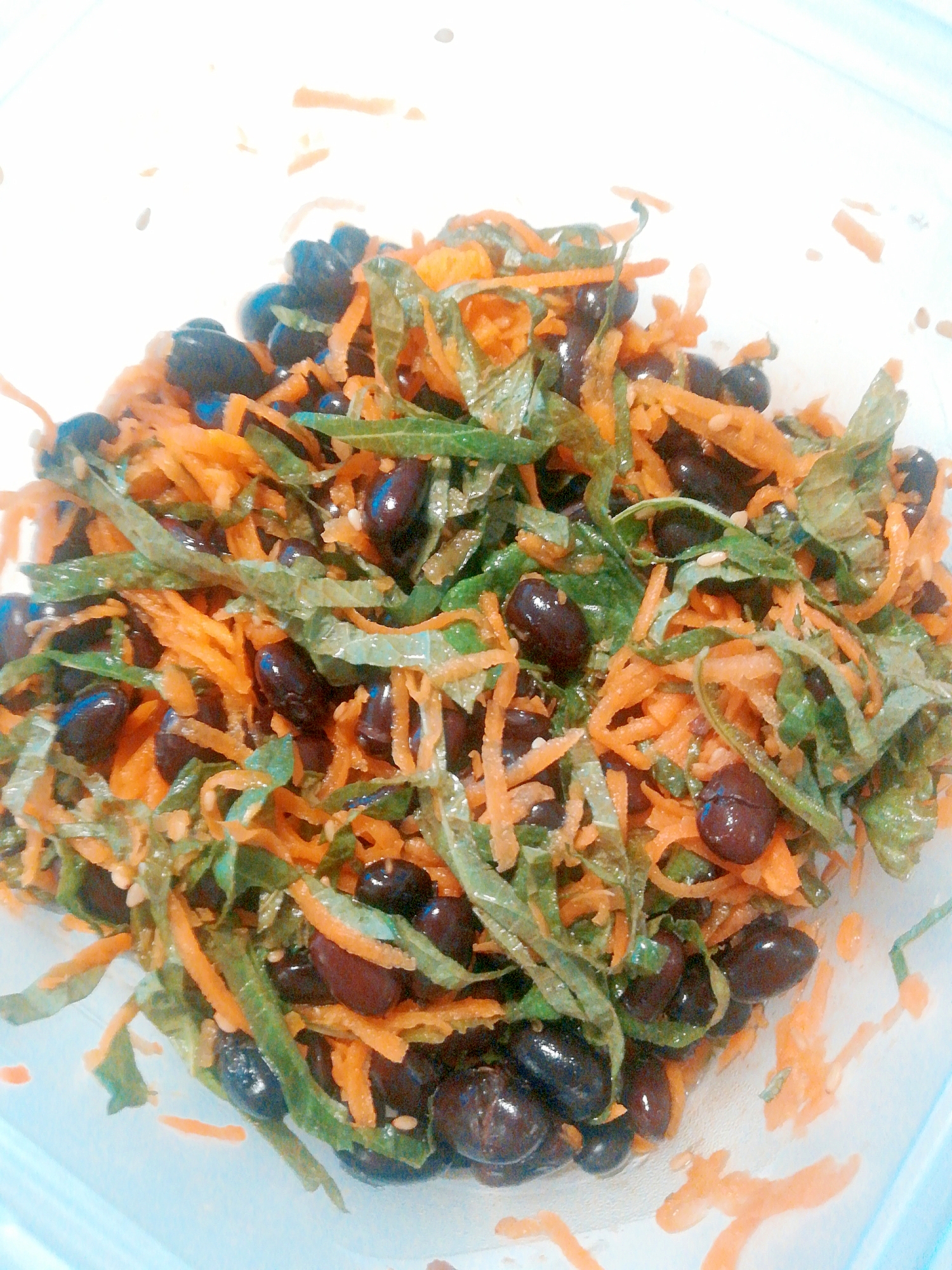 黒豆と人参と紫蘇のさっぱりサラダ