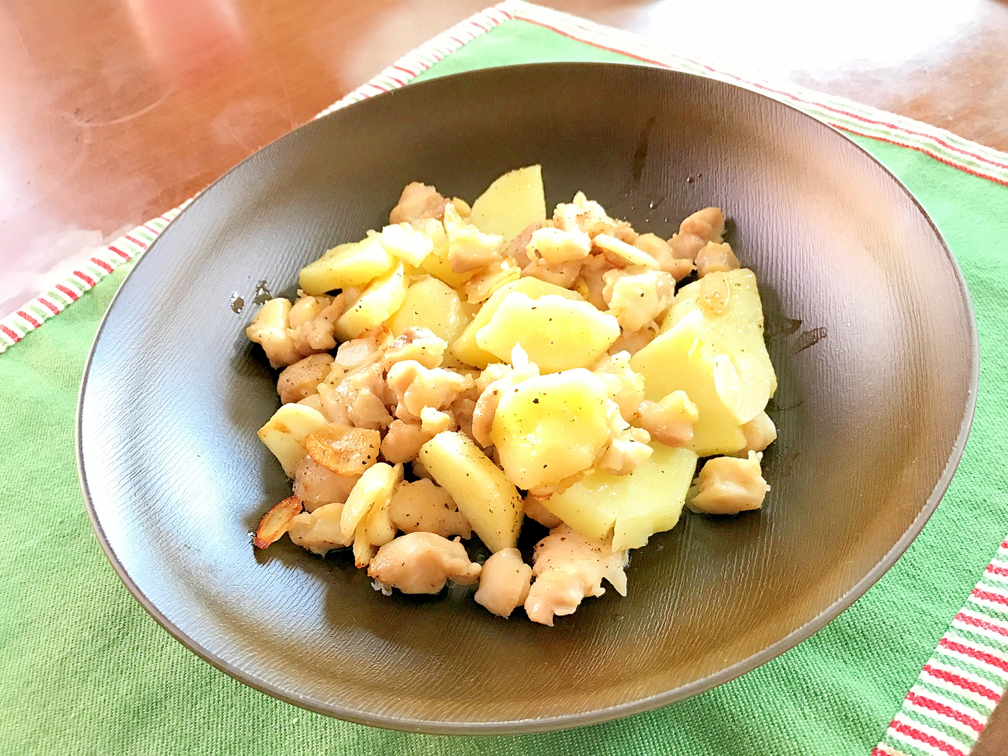 鳥軟骨とじゃがいものにんにく炒め レシピ 作り方 By かえるかえる38 楽天レシピ 鳥軟骨とじゃがいものにんにく炒め レシピ 作り方 By かえるかえる38 楽天レシピ