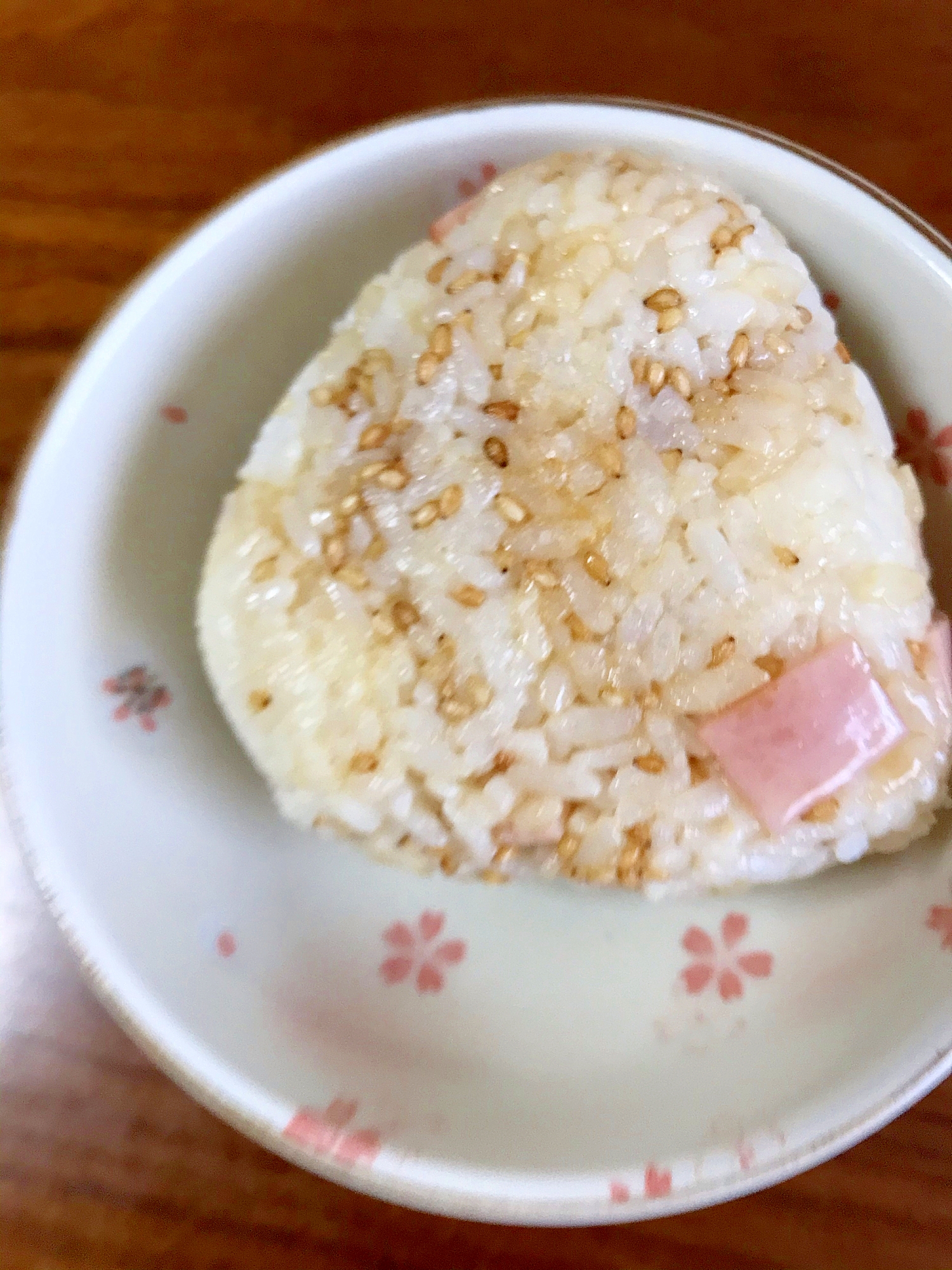 ハムと白ごまの焼きおにぎり