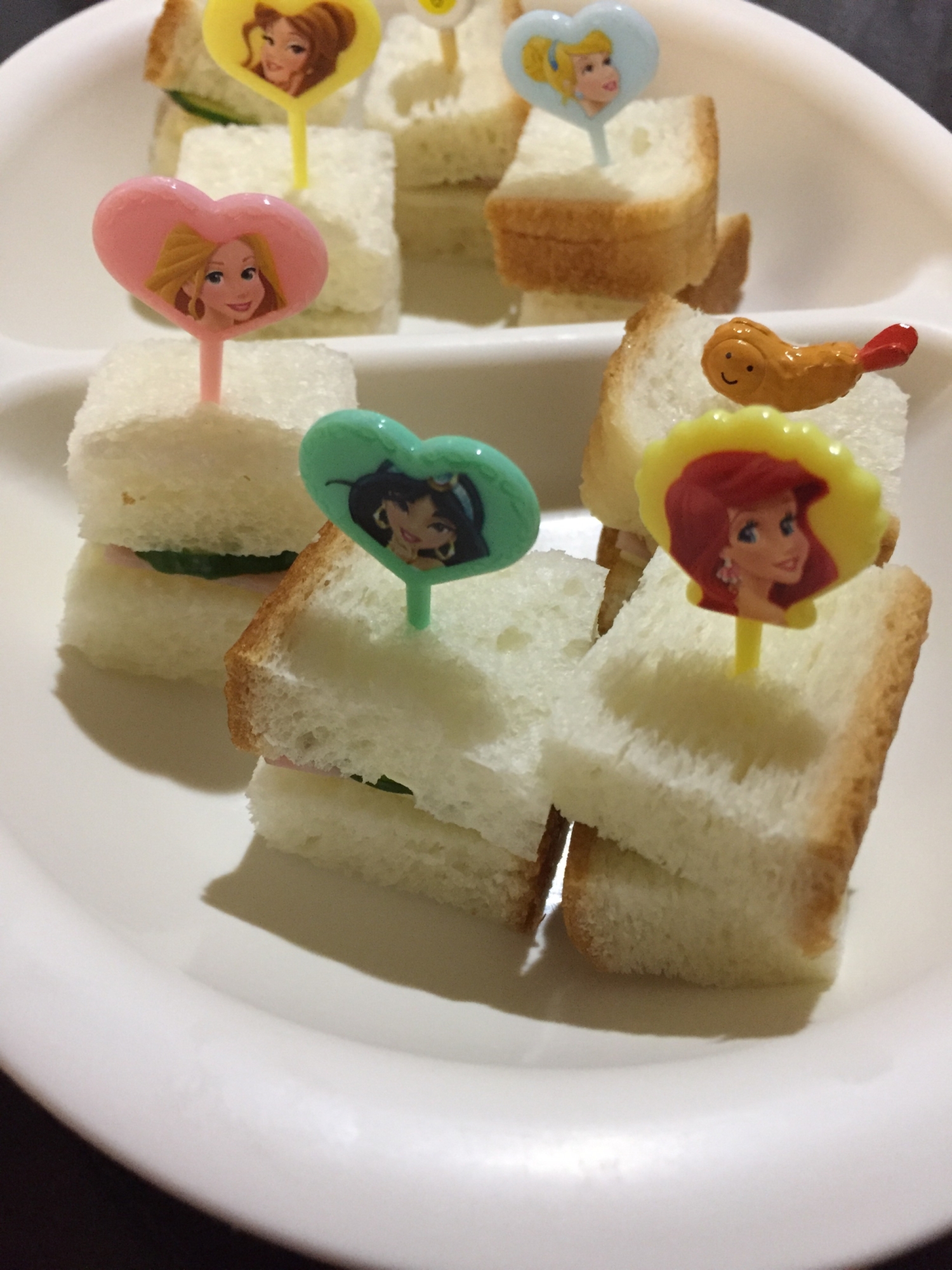 ハムチーズきゅうりの一口ミニサンドイッチ♡