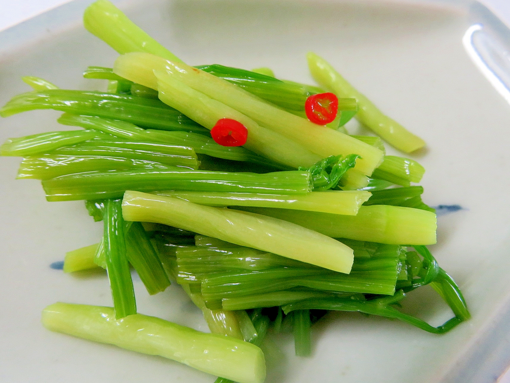 香りを楽しむ芹の漬物（浅漬け）