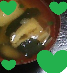 白菜とわかめの味噌汁