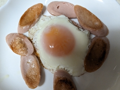 魚肉ソーセージ目玉焼き