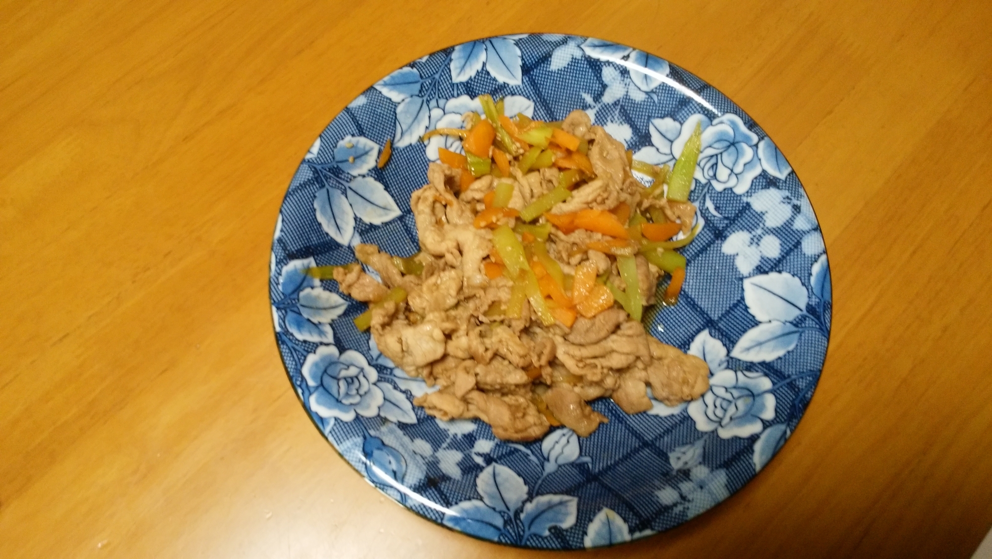 豚肉とブロッコリーの茎のごま炒め