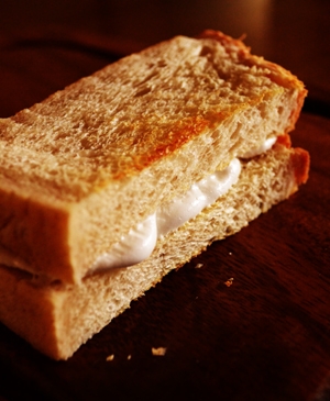 とろ~り新食感の焼きマシュマロトーストサンド