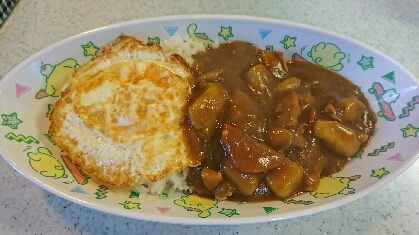 目玉焼きカレーライス