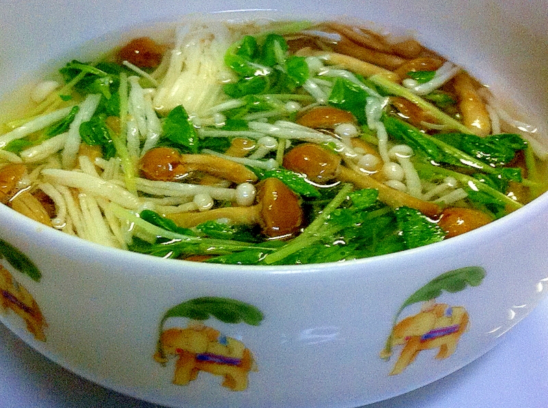 豆苗と茸のローカロリースープ