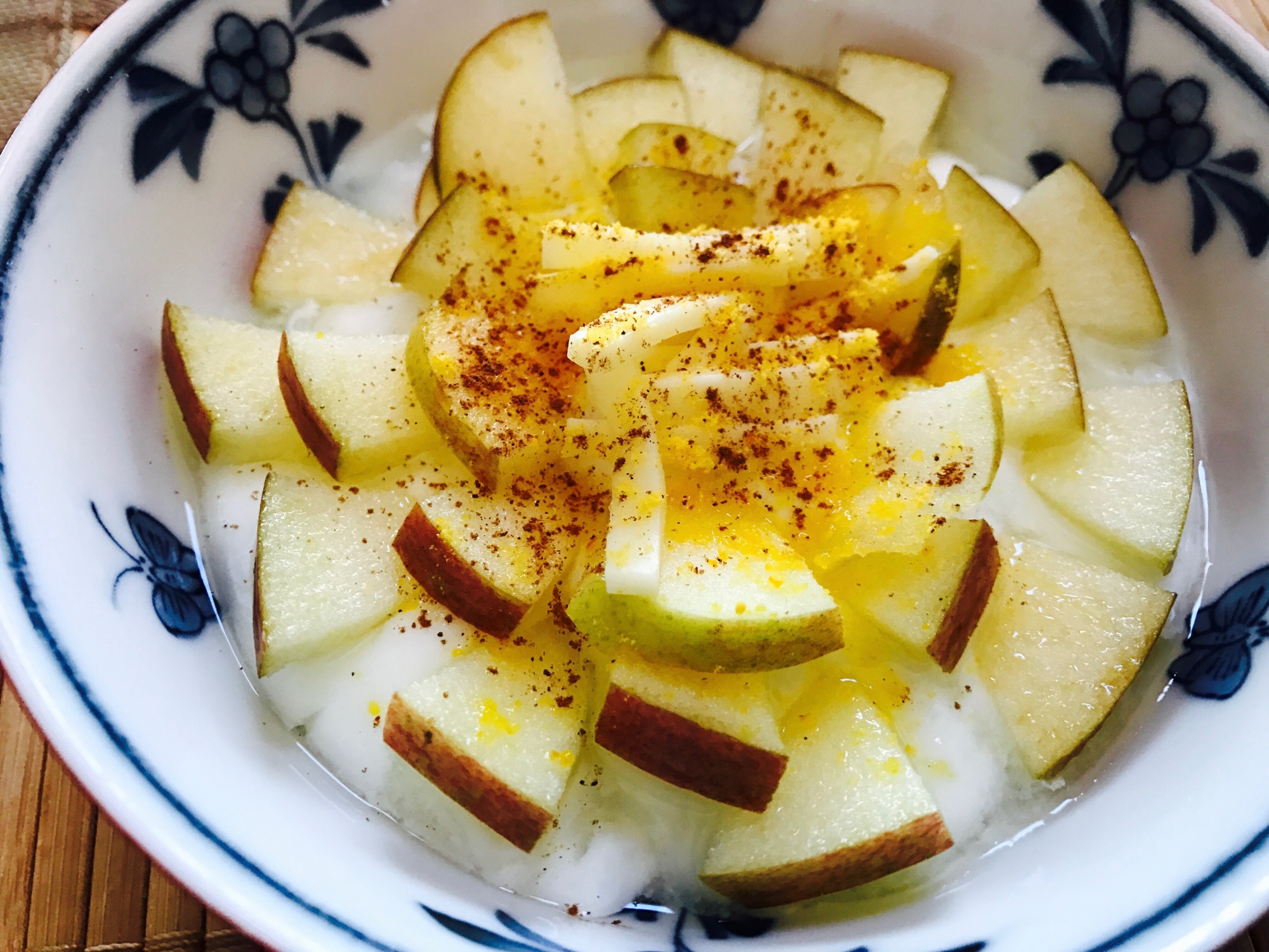 りんごとチーズのフラワーヨーグルト