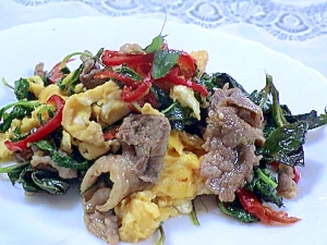 モロヘイヤと豚肉のカラフル味噌炒め