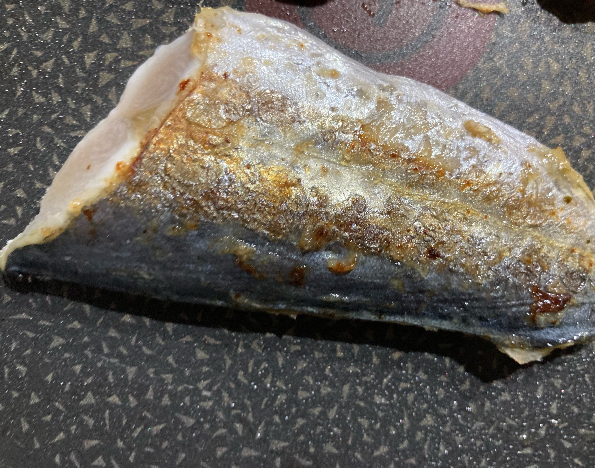 さわらのレモン塩麹バター焼きを焼く様子