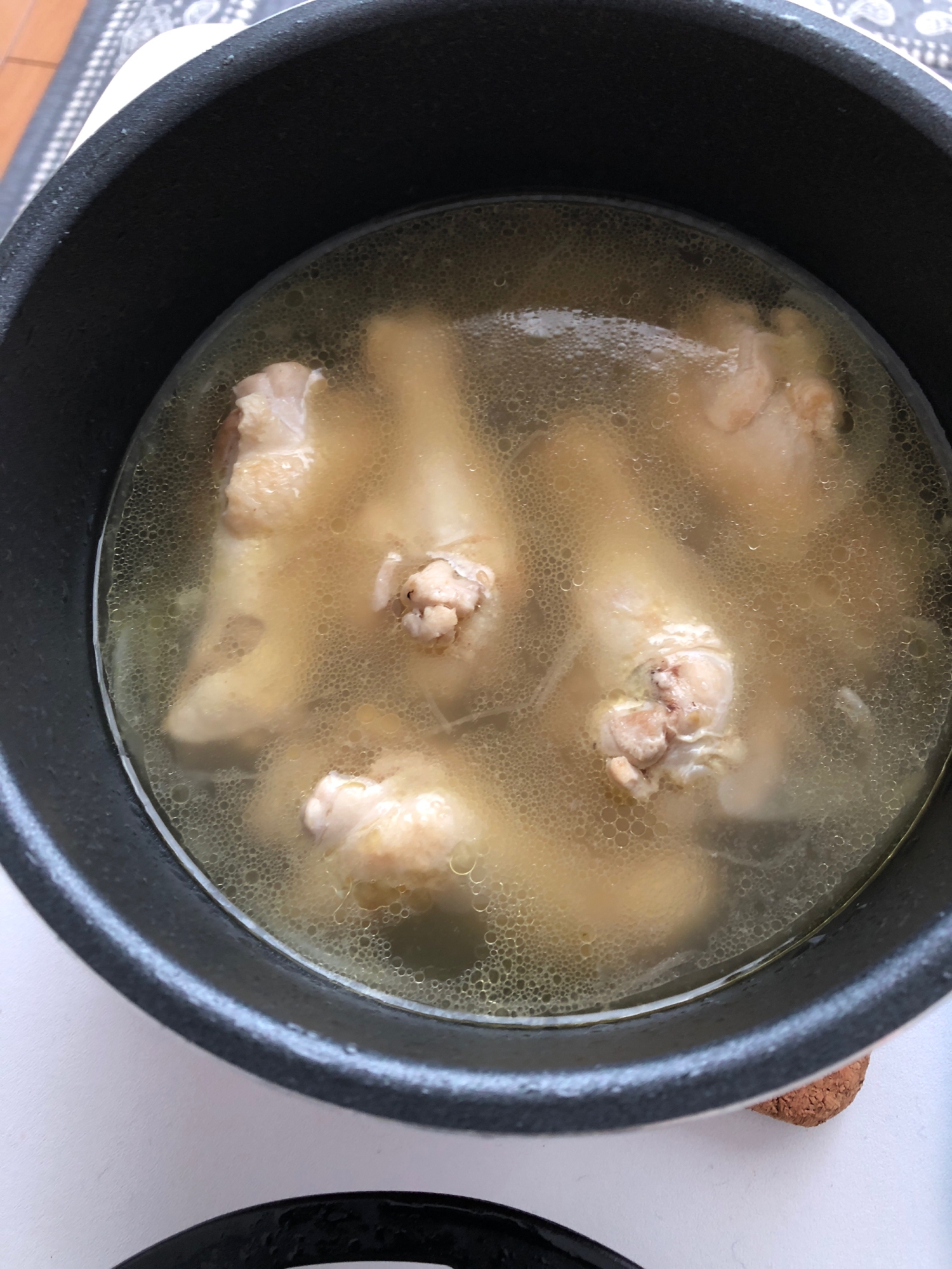 鶏手羽元と玉ねぎのスープ